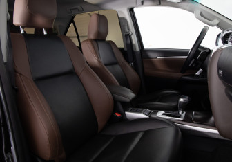 Подержанный автомобиль Toyota Fortuner 2018 года (21 фото)