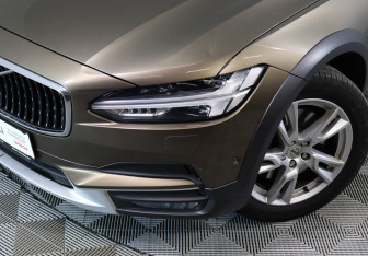 Подержанный автомобиль Volvo V90 Cross Country 2017 года (10 фото)