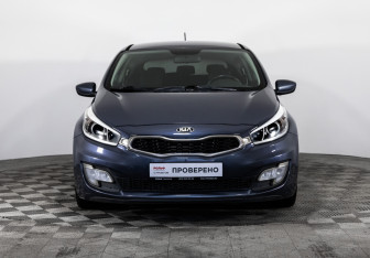 Подержанный автомобиль Kia Ceed Hatchback 2013 года (2 фото)