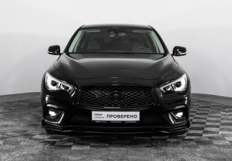 Подержанный автомобиль Infiniti Q50 2017 года (4 фото)