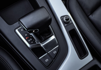 Подержанный автомобиль Audi A4 Sedan 2021 года (20 фото)