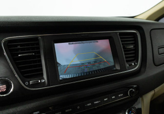 Подержанный автомобиль Kia Carnival 2018 года (15 фото)