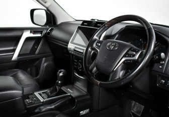 Подержанный автомобиль Toyota Land Cruiser Prado 2019 года (9 фото)