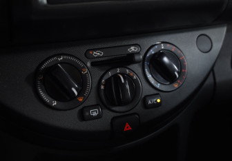 Подержанный автомобиль Nissan Note 2008 года (13 фото)