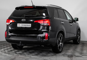 Подержанный автомобиль Kia Sorento 2017 года (5 фото)