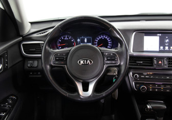 Подержанный автомобиль Kia Optima Sedan 2017 года (10 фото)