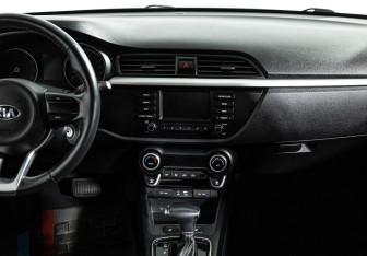 Подержанный автомобиль Kia Rio Hatchback 2019 года (14 фото)