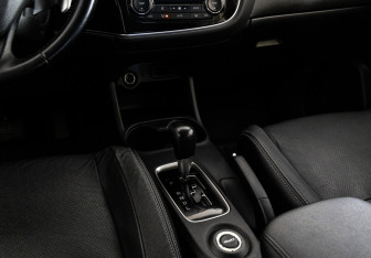 Подержанный автомобиль Mitsubishi Outlander 2014 года (13 фото)