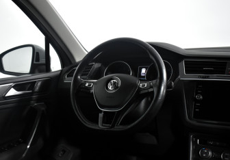 Подержанный автомобиль Volkswagen Tiguan 2018 года (17 фото)