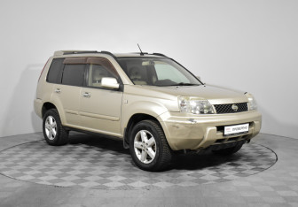 Подержанный автомобиль Nissan X-Trail 2003 года (3 фото)