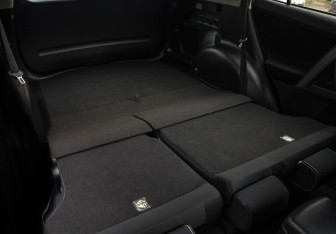 Подержанный автомобиль Toyota RAV4 2015 года (24 фото)