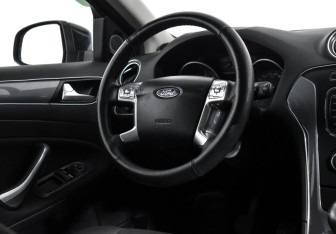 Подержанный автомобиль Ford Mondeo Sedan 2014 года (15 фото)