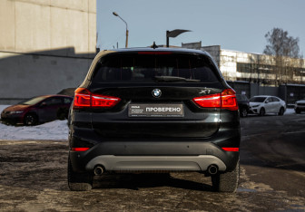 Подержанный автомобиль BMW X1 2017 года (8 фото)