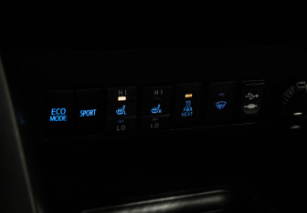 Подержанный автомобиль Toyota RAV4 2014 года (15 фото)