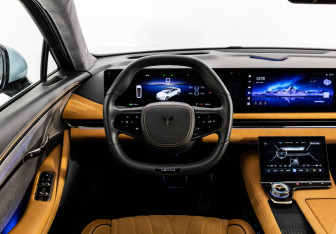 Подержанный автомобиль Voyah Passion 2023 года (14 фото)