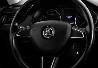 Подержанный автомобиль Skoda Octavia Liftback 2017 года (11 фото)