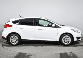 Подержанный автомобиль Ford Focus Hatchback 2019 года (4 фото)