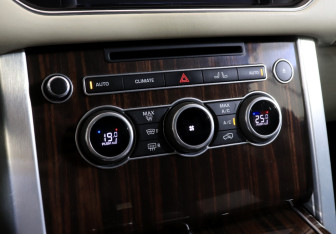 Подержанный автомобиль Land Rover Range Rover 2016 года (17 фото)