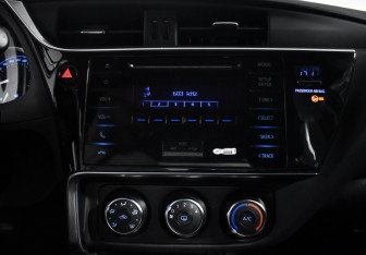 Подержанный автомобиль Toyota Corolla Sedan 2016 года (16 фото)