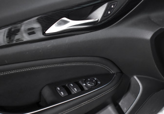 Подержанный автомобиль Opel Insignia Liftback 2018 года (10 фото)