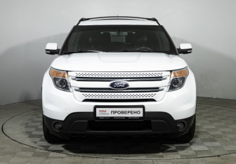 Подержанный автомобиль Ford Explorer 2014 года (2 фото)