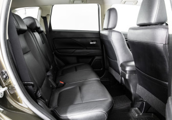 Подержанный автомобиль Mitsubishi Outlander 2018 года (21 фото)