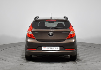 Подержанный автомобиль Hyundai Solaris Hatchback 2015 года (6 фото)