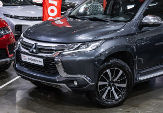 Подержанный автомобиль Mitsubishi Pajero Sport 2018 года (2 фото)