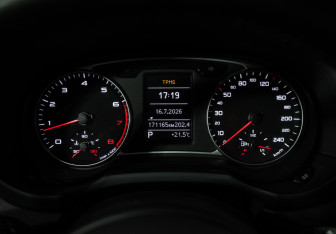 Подержанный автомобиль Audi A1 2014 года (12 фото)