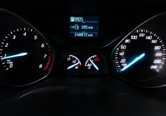 Подержанный автомобиль Ford Kuga 2014 года (12 фото)