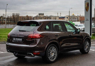 Подержанный автомобиль Porsche Cayenne 2014 года (7 фото)