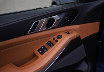 Подержанный автомобиль BMW X5 2023 года (28 фото)
