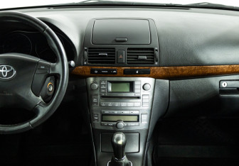 Подержанный автомобиль Toyota Avensis Sedan 2008 года (14 фото)
