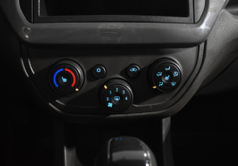 Подержанный автомобиль Chevrolet Cobalt Sedan 2013 года (15 фото)