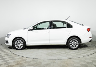 Подержанный автомобиль Skoda Rapid Liftback 2022 года (8 фото)