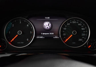 Подержанный автомобиль Volkswagen Touareg 2014 года (21 фото)