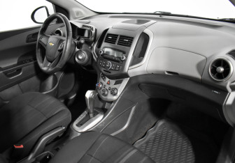 Подержанный автомобиль Chevrolet Aveo Sedan 2014 года (12 фото)