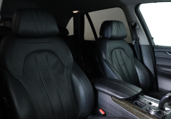 Подержанный автомобиль BMW X5 2015 года (11 фото)