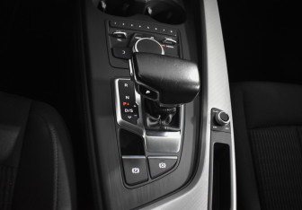 Подержанный автомобиль Audi A4 Sedan 2016 года (16 фото)
