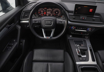Подержанный автомобиль Audi Q5 2019 года (12 фото)