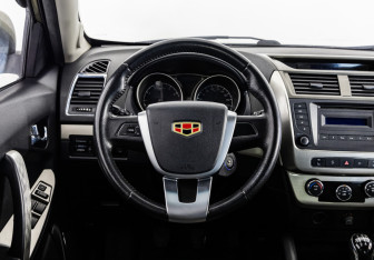 Подержанный автомобиль Geely Emgrand X7 2016 года (12 фото)