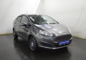 Подержанный автомобиль Ford Fiesta Hatchback 2016 года (3 фото)