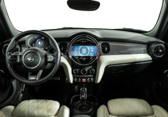 Подержанный автомобиль MINI Hatch 2021 года (13 фото)