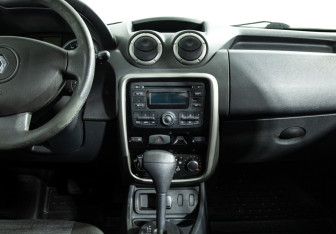 Подержанный автомобиль Renault Duster 2014 года (14 фото)