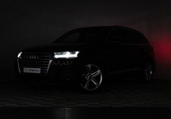 Подержанный автомобиль Audi Q7 2017 года (29 фото)