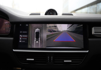 Подержанный автомобиль Porsche Cayenne 2020 года (16 фото)