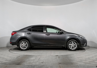 Подержанный автомобиль Toyota Corolla Sedan 2014 года (4 фото)
