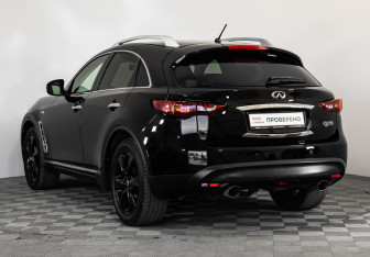 Подержанный автомобиль Infiniti QX70 2015 года (7 фото)