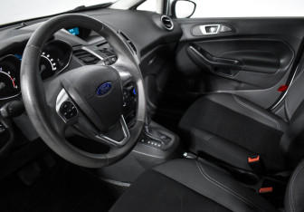 Подержанный автомобиль Ford Fiesta Hatchback 2017 года (9 фото)