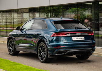 Подержанный автомобиль Audi Q8 2019 года (8 фото)